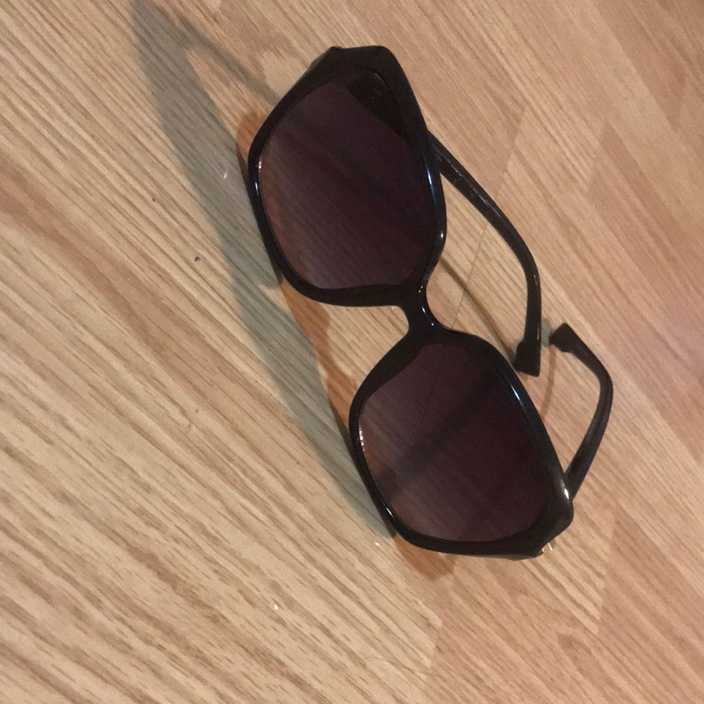 Guess Black Women's Sunglasses with Dark Lenses